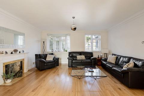 6 Grasmere Close, Loughton, IG10 1SL