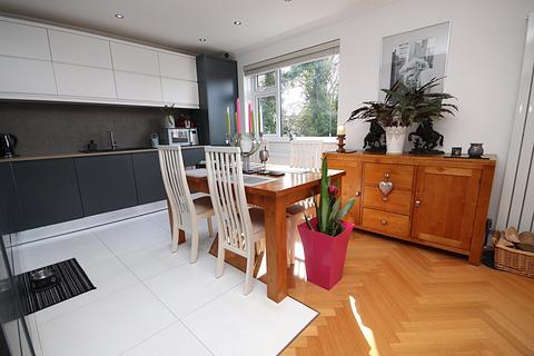 6 Beech Close, Broadstone, BH18 9NJ