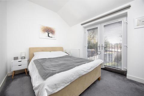 3 Ayrton Close, Trowbridge, BA14 0FX