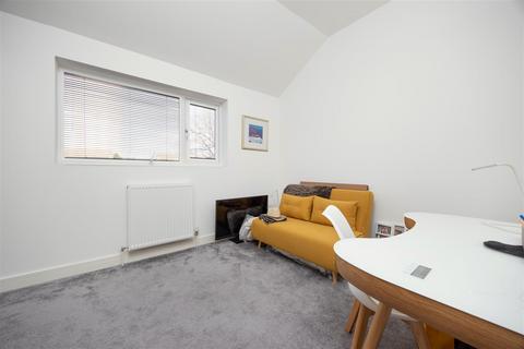 3 Ayrton Close, Trowbridge, BA14 0FX
