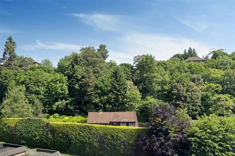 91 Chapel Fields, Godalming, GU7 2AA