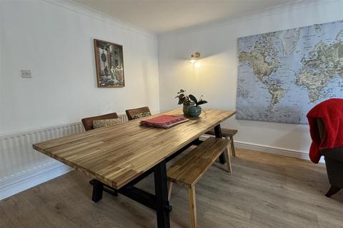 91 Chapel Fields, Godalming, GU7 2AA