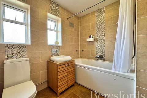 53 Claremont Road, Hornchurch, RM11 1BY