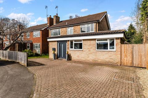 1 Bakers Close, Lingfield, RH7 6HF