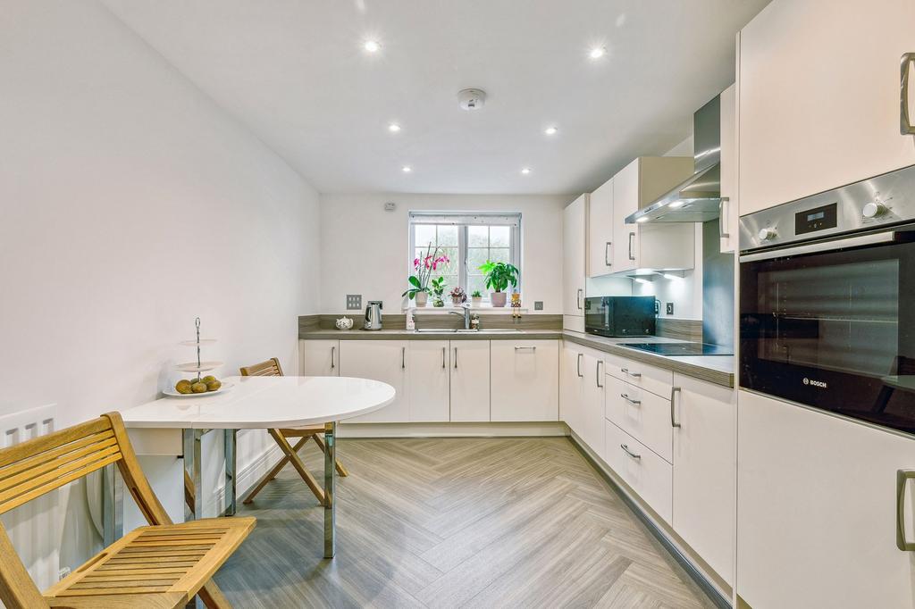 Kitchen / Dining Area