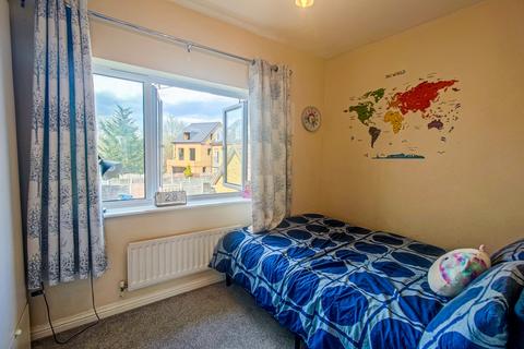 25 Hill View Drive, London, SE28 0LJ