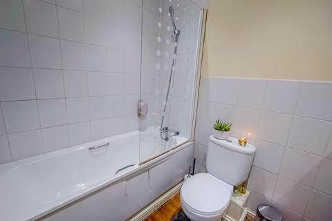 25 Hill View Drive, London, SE28 0LJ