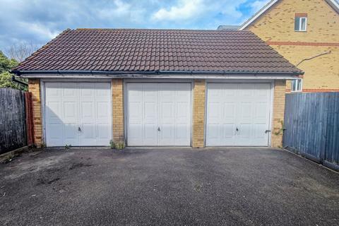 25 Hill View Drive, London, SE28 0LJ