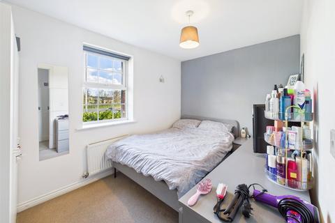 11 Woodvale Kingsway, Quedgeley, Gloucester, GL2 2AU