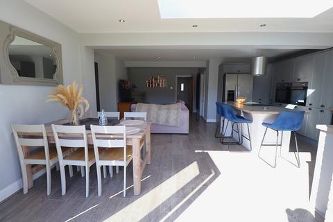 13a Nelson Road, Rayleigh, SS6 8HB