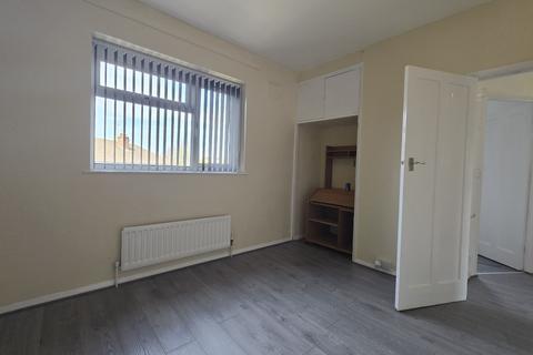 3 bedroom semi-detached house to rent, Ivy House Road, Oldbury, West Midlands, B69