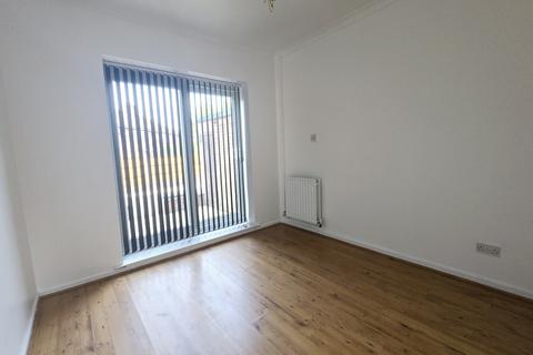 3 bedroom semi-detached house to rent, Ivy House Road, Oldbury, West Midlands, B69