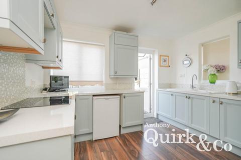 15 Warwick Close, Canvey Island, SS8 9YB