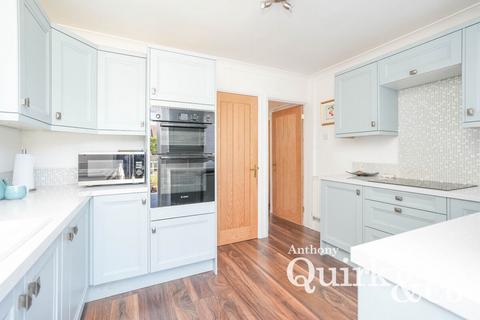 15 Warwick Close, Canvey Island, SS8 9YB