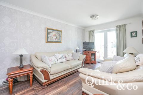 15 Warwick Close, Canvey Island, SS8 9YB