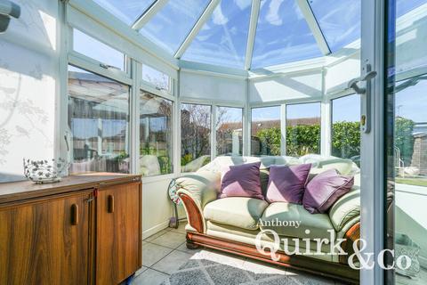 15 Warwick Close, Canvey Island, SS8 9YB