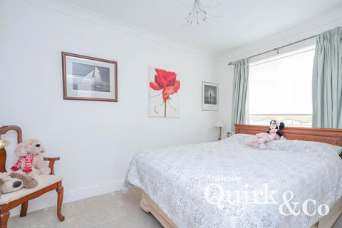 15 Warwick Close, Canvey Island, SS8 9YB