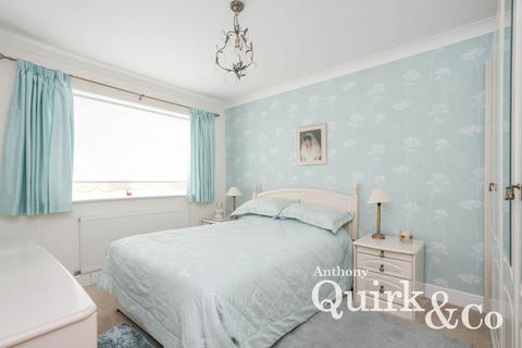 15 Warwick Close, Canvey Island, SS8 9YB