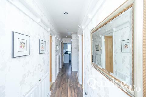15 Warwick Close, Canvey Island, SS8 9YB
