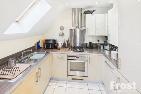 12 Aldenham Close, Slough, SL3 7FN