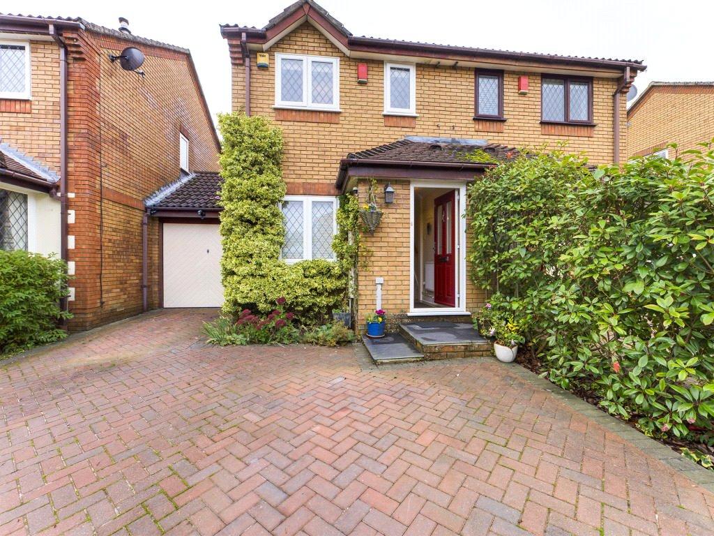 Lea Court, Farnham, Surrey, GU9 2 bed semi-detached house to rent - Β£ ...