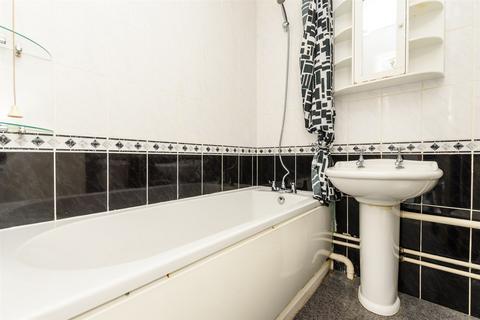 49 Thistledown, Gravesend, DA12 5EU
