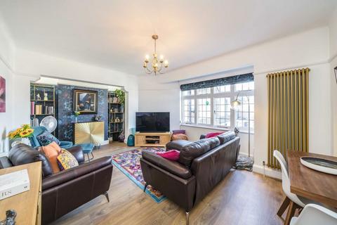 18 The Gateways, Richmond, TW9 2RB