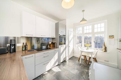 18 The Gateways, Richmond, TW9 2RB