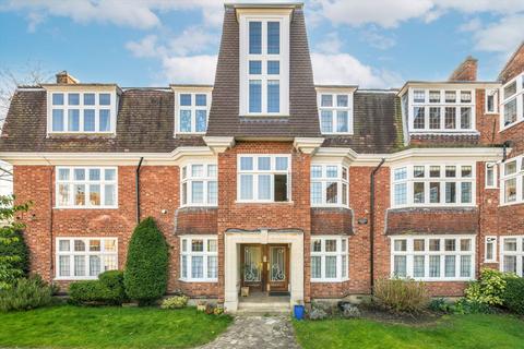 18 The Gateways, Richmond, TW9 2RB