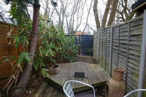 2 bedroom terraced house to rent, Wykeham Road, Reading, Berkshire, RG6