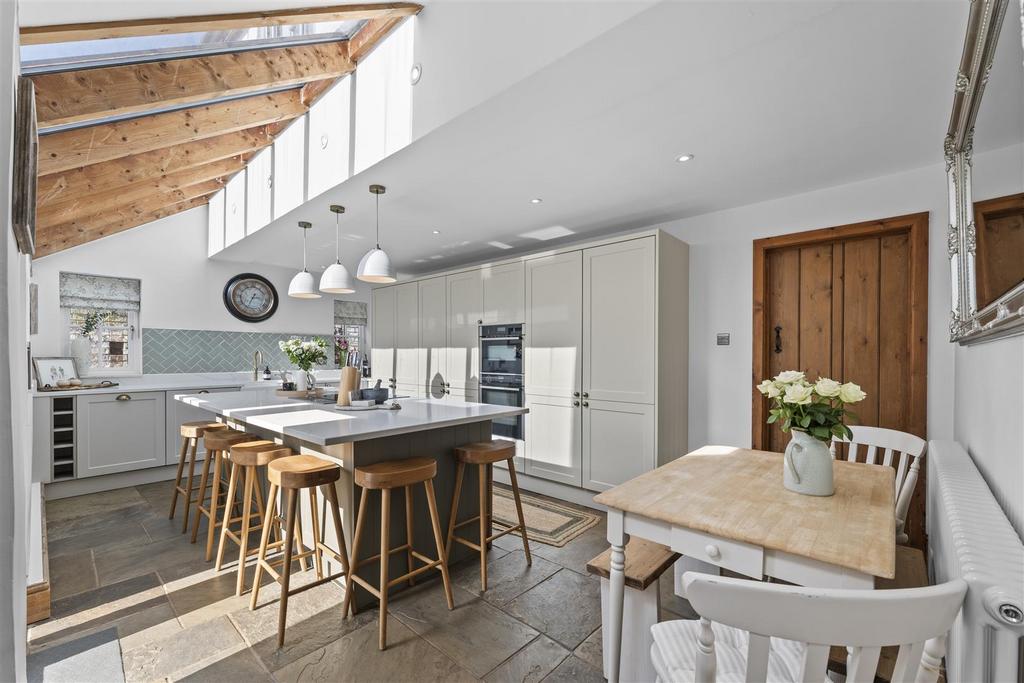 Dining/breakfast kitchen