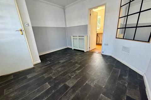 10 Normandy Avenue, Burnham-on-crouch, CM0 8JR