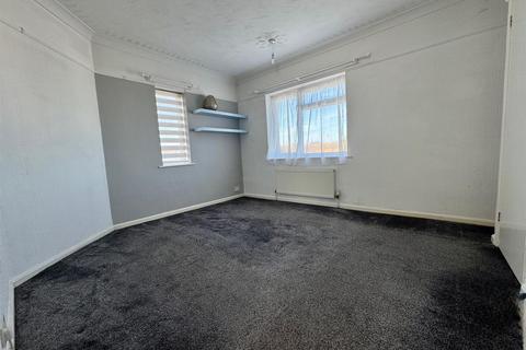 10 Normandy Avenue, Burnham-on-crouch, CM0 8JR