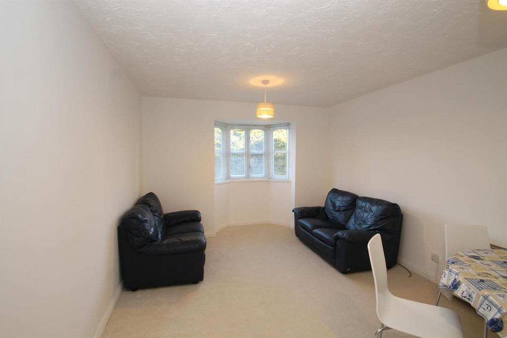 10 Blenheim Court 003.jpg