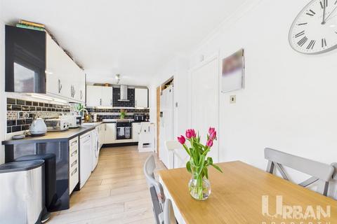 3 bedroom house for sale, Corona Drive, Hull