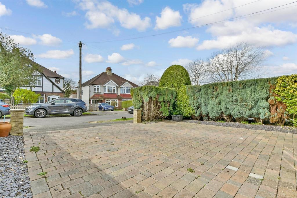 Driveway/Parking