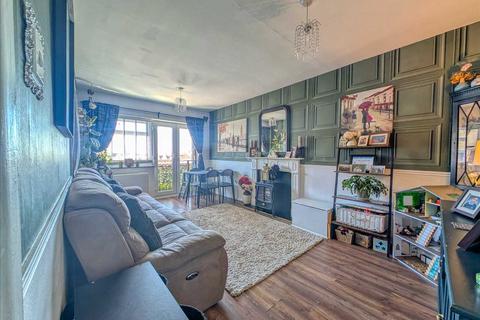 137b Connaught Avenue, Frinton-on-sea, CO13 9PS
