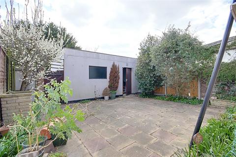 105 Albany Road, Enfield, EN3 5UD