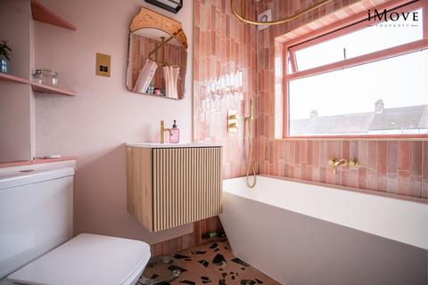 9 Cromer Road, London, SE25 4HH