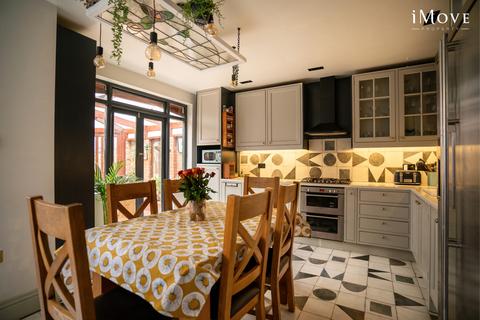9 Cromer Road, London, SE25 4HH