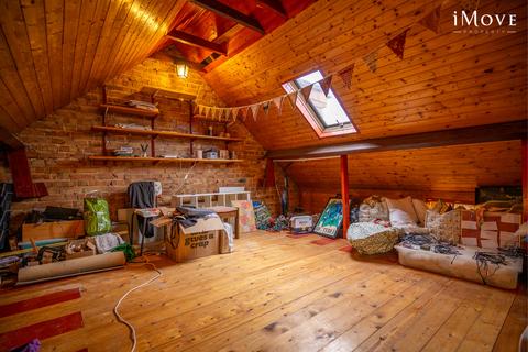 9 Cromer Road, London, SE25 4HH
