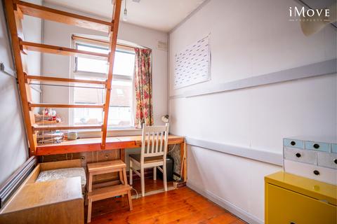 9 Cromer Road, London, SE25 4HH