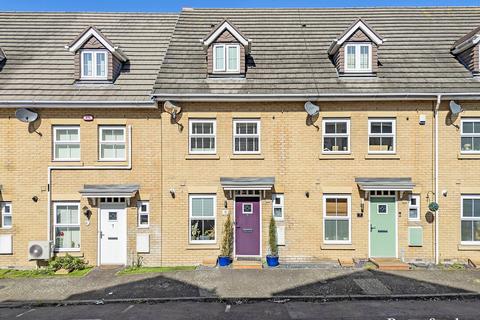 3 bedroom terraced house for sale, Cypress Close, Laindon, SS15