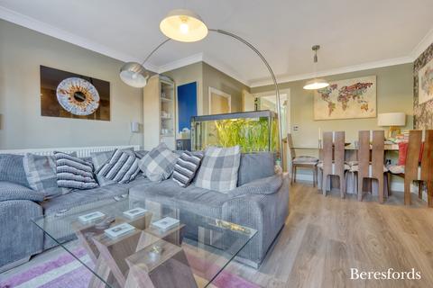 3 bedroom terraced house for sale, Cypress Close, Laindon, SS15