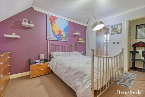 3 bedroom terraced house for sale, Cypress Close, Laindon, SS15