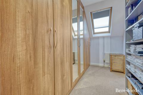 3 bedroom terraced house for sale, Cypress Close, Laindon, SS15