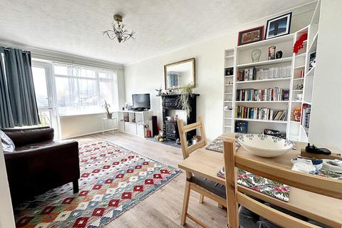 2 bedroom flat for sale, Westbrook, Lustrells Vale, Saltdean, BN2 8FZ