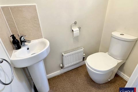 41 Greenways, Gloucester, GL4 3SA