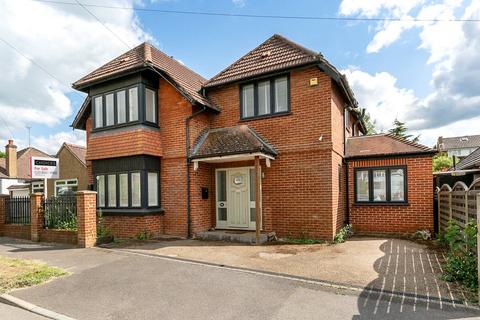 4 bedroom detached house to rent, Rosebery Road, Epsom, Surrey, KT18