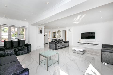 4 bedroom detached house to rent, Rosebery Road, Epsom, Surrey, KT18